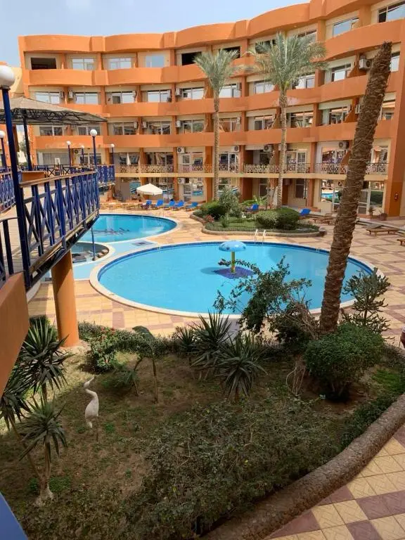 Furnished studio apartment for sale in Oasis Resort, Hurghada — Oasis Resort Al Ahyaa