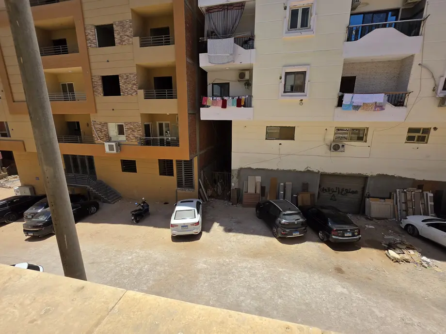 Частично меблированная квартира с 2 спальнями в районе Arabia, Хургада — Arabia residential building Arabia